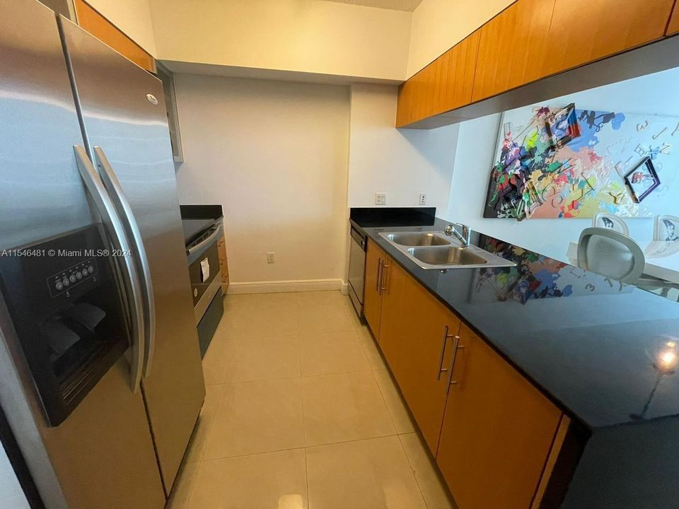 For Sale: $430,000 (1 beds, 1 baths, 825 Square Feet)