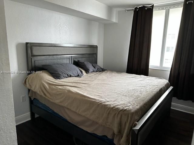 For Sale: $250,000 (1 beds, 1 baths, 553 Square Feet)