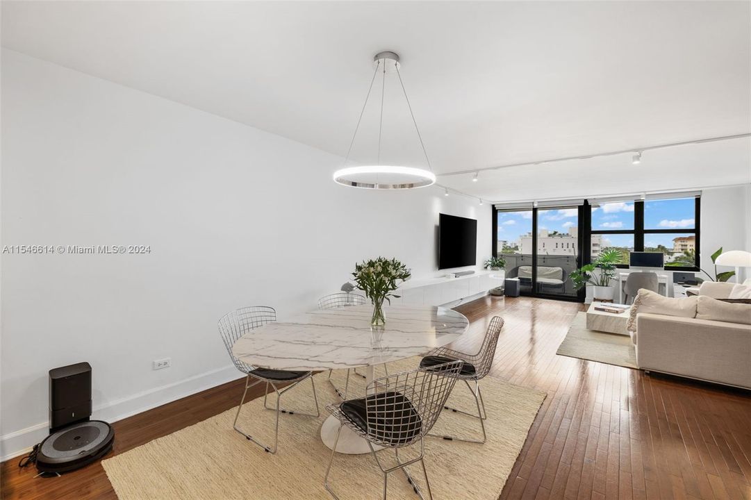 For Sale: $575,000 (2 beds, 2 baths, 1300 Square Feet)