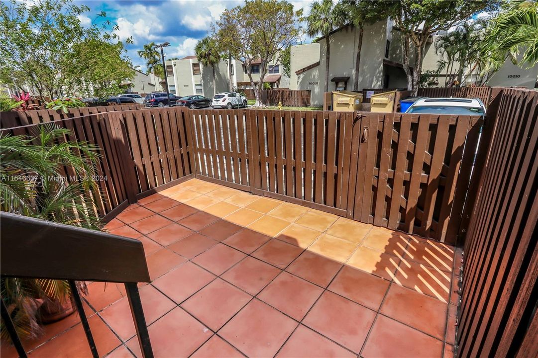 For Sale: $425,000 (2 beds, 2 baths, 1520 Square Feet)