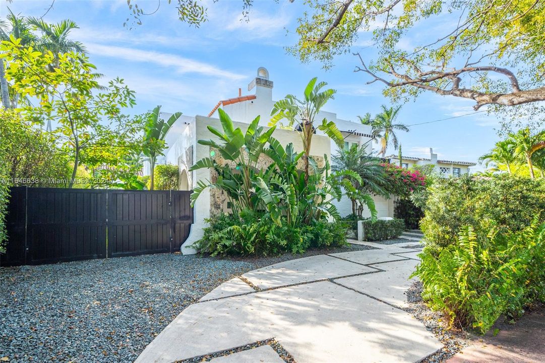 Active With Contract: $1,750,000 (4 beds, 3 baths, 1820 Square Feet)
