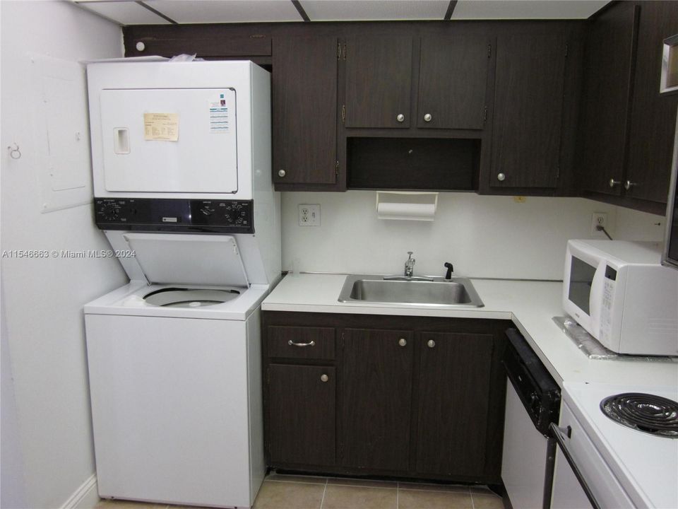 Recently Rented: $2,600 (1 beds, 1 baths, 868 Square Feet)