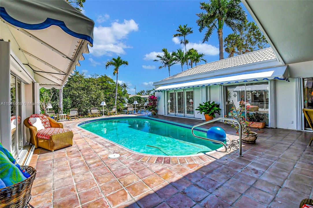 Recently Sold: $1,895,000 (4 beds, 3 baths, 2684 Square Feet)