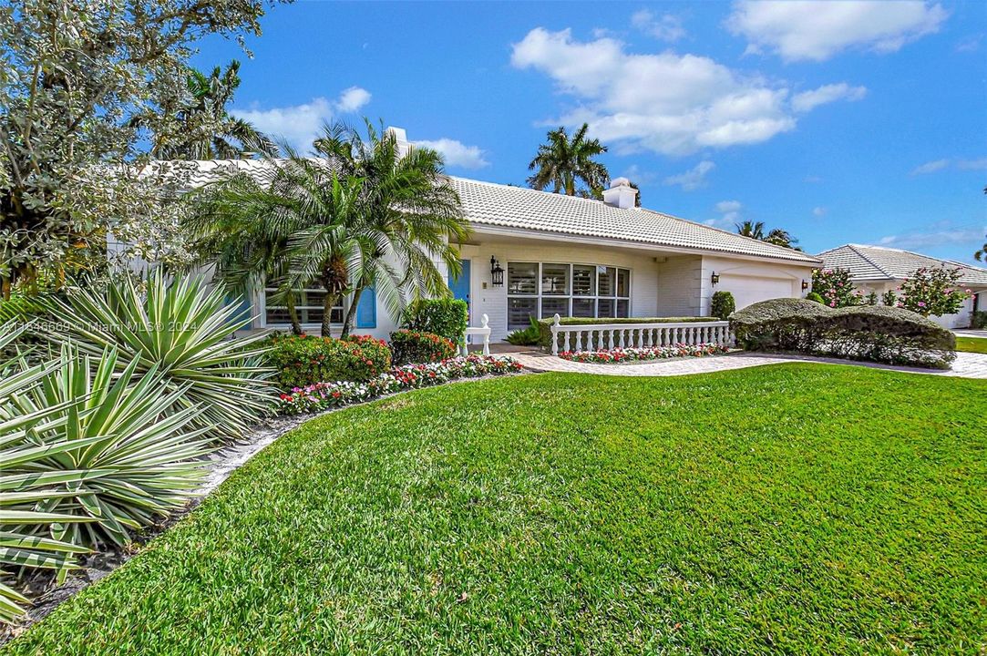 Recently Sold: $1,895,000 (4 beds, 3 baths, 2684 Square Feet)