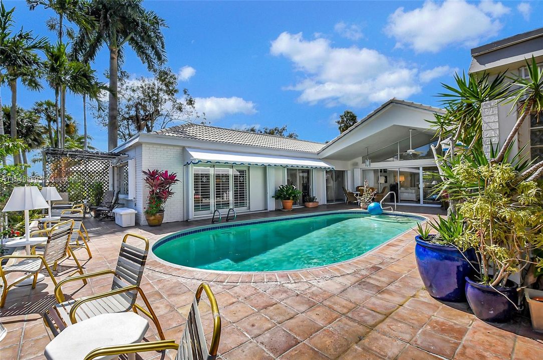 Recently Sold: $1,895,000 (4 beds, 3 baths, 2684 Square Feet)