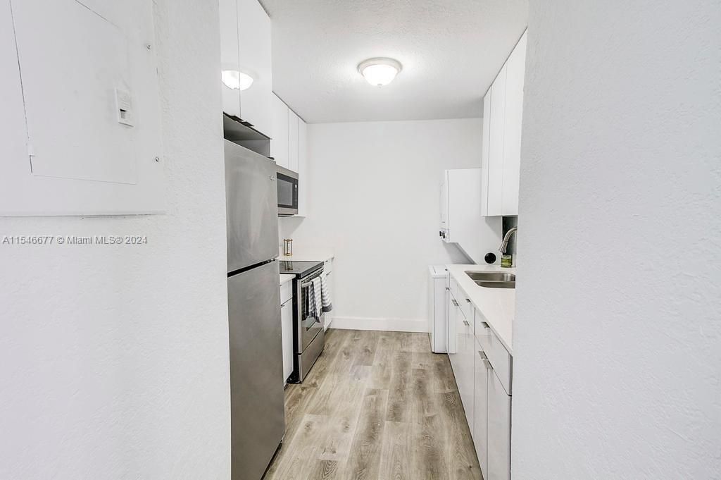 Active With Contract: $300,000 (2 beds, 2 baths, 980 Square Feet)