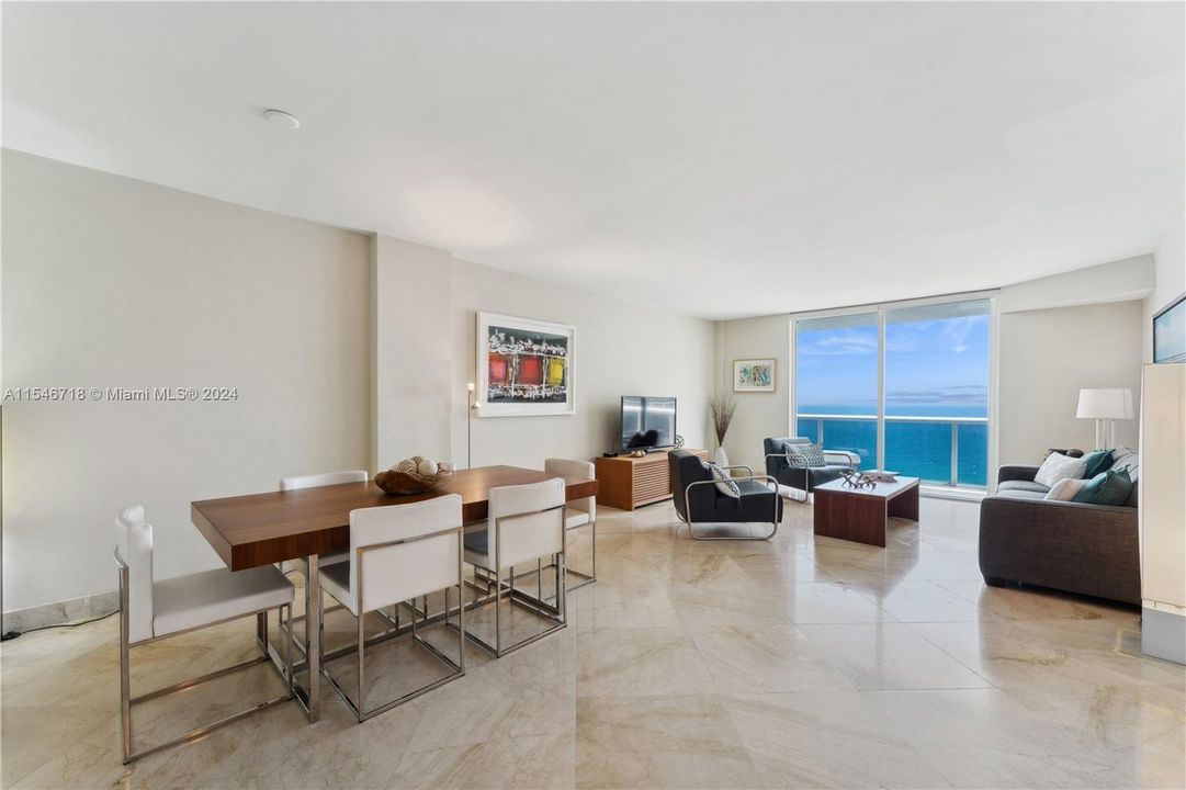 Recently Sold: $1,180,000 (2 beds, 2 baths, 1056 Square Feet)