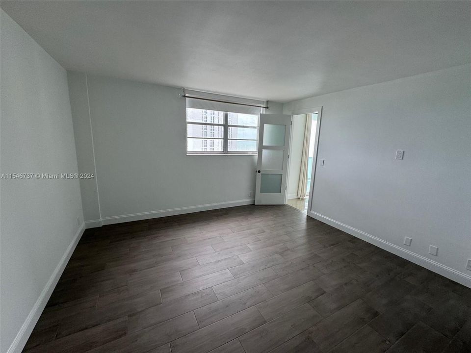 For Sale: $550,000 (1 beds, 1 baths, 874 Square Feet)