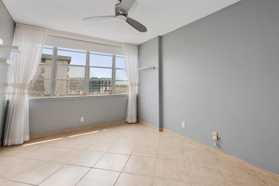 For Sale: $220,000 (2 beds, 2 baths, 1112 Square Feet)