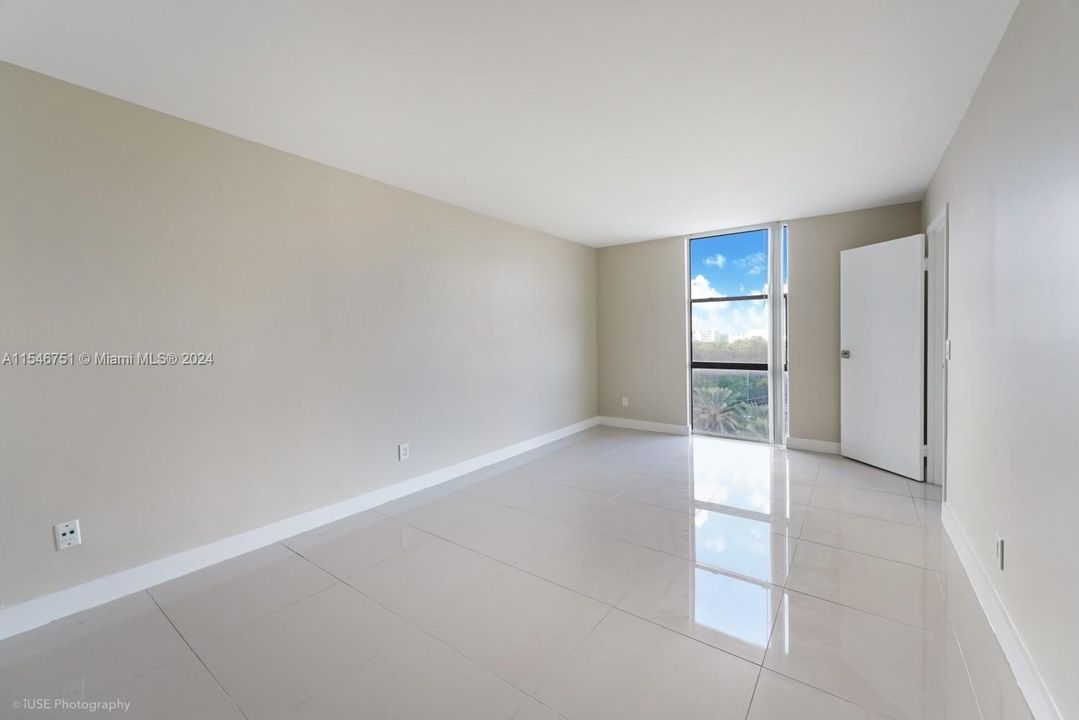 Active With Contract: $2,150 (2 beds, 2 baths, 1050 Square Feet)
