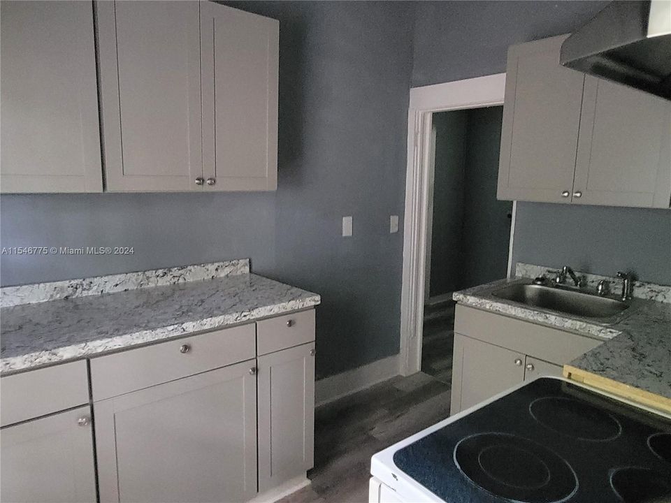 For Sale: $124,900 (2 beds, 1 baths, 928 Square Feet)