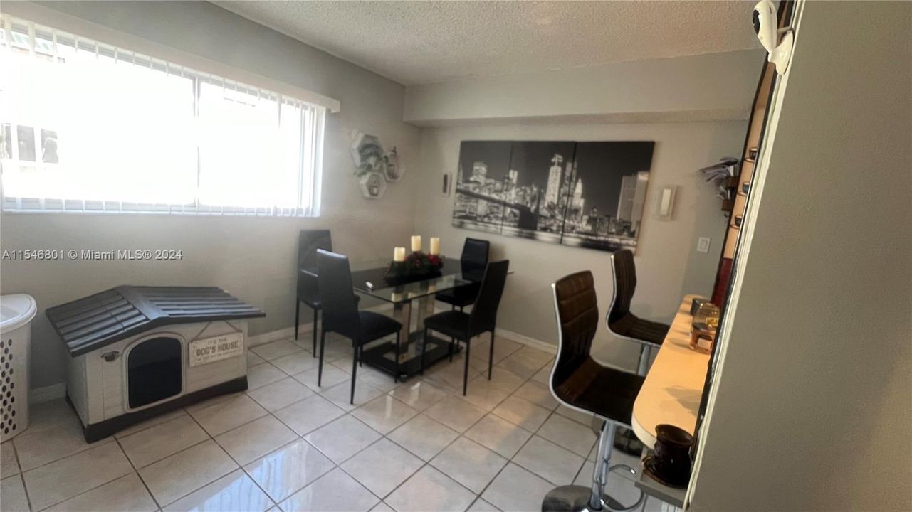 Active With Contract: $305,000 (2 beds, 1 baths, 1112 Square Feet)