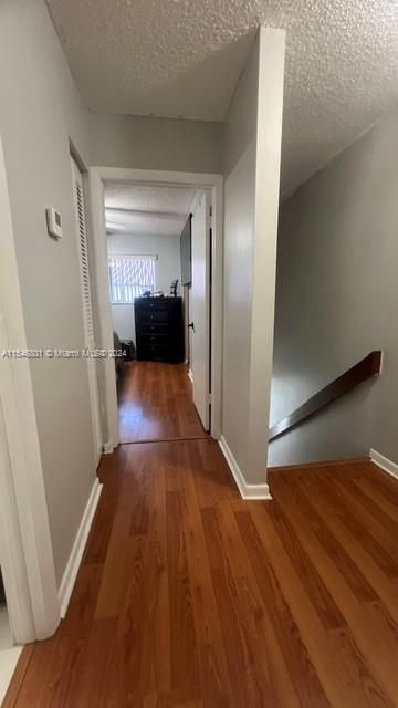 Active With Contract: $305,000 (2 beds, 1 baths, 1112 Square Feet)