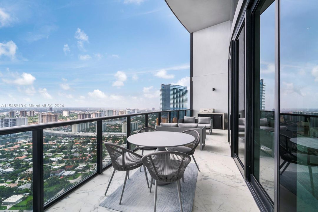 For Sale: $6,350,000 (2 beds, 3 baths, 3130 Square Feet)