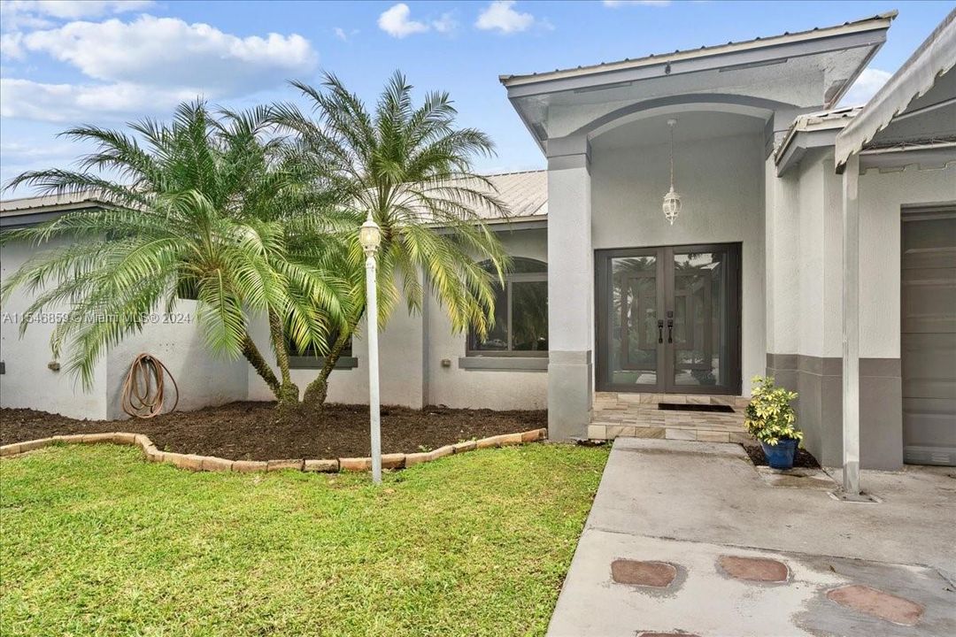 Recently Sold: $725,000 (4 beds, 2 baths, 2367 Square Feet)
