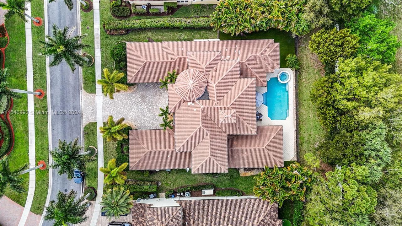 Recently Sold: $3,200,000 (6 beds, 7 baths, 6531 Square Feet)