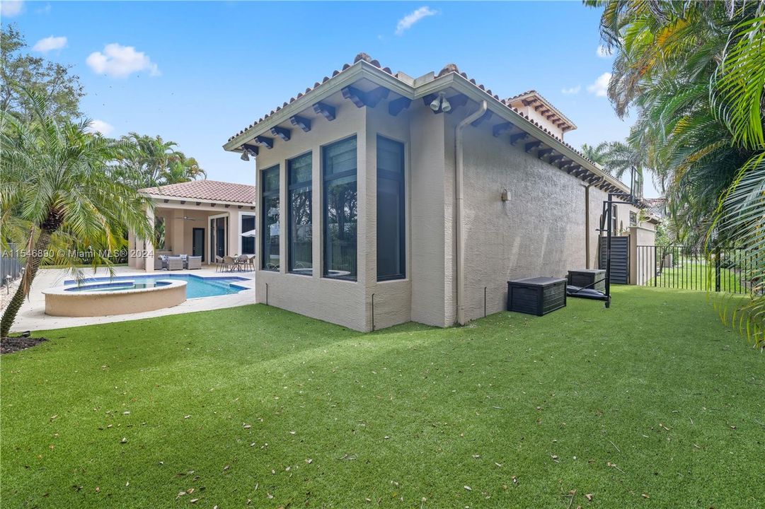 Vendido Recientemente: $3,200,000 (6 camas, 7 baños, 6531 Pies cuadrados)