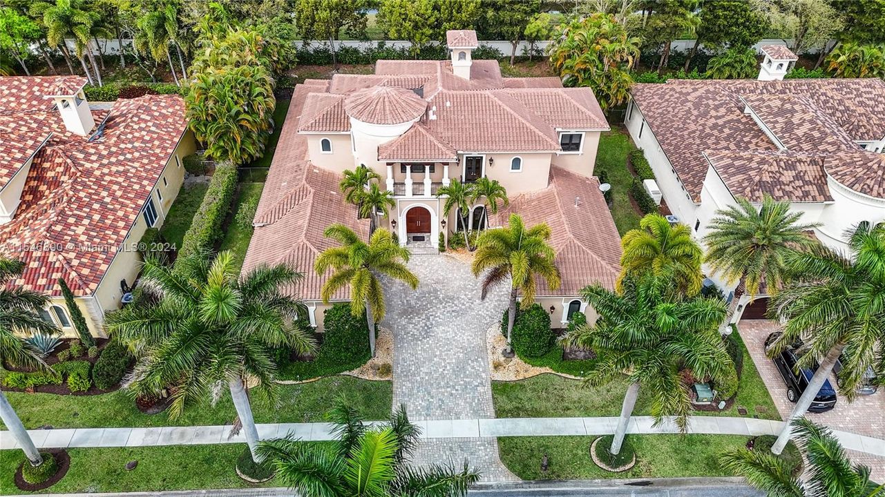 Recently Sold: $3,200,000 (6 beds, 7 baths, 6531 Square Feet)