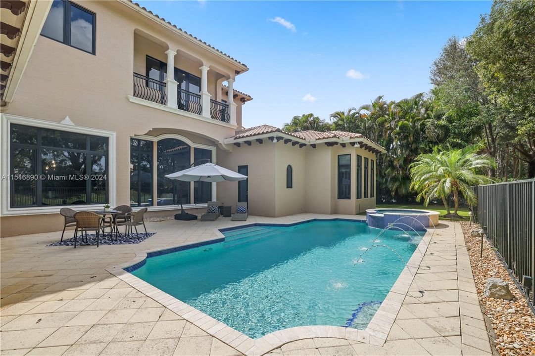 Recently Sold: $3,200,000 (6 beds, 7 baths, 6531 Square Feet)