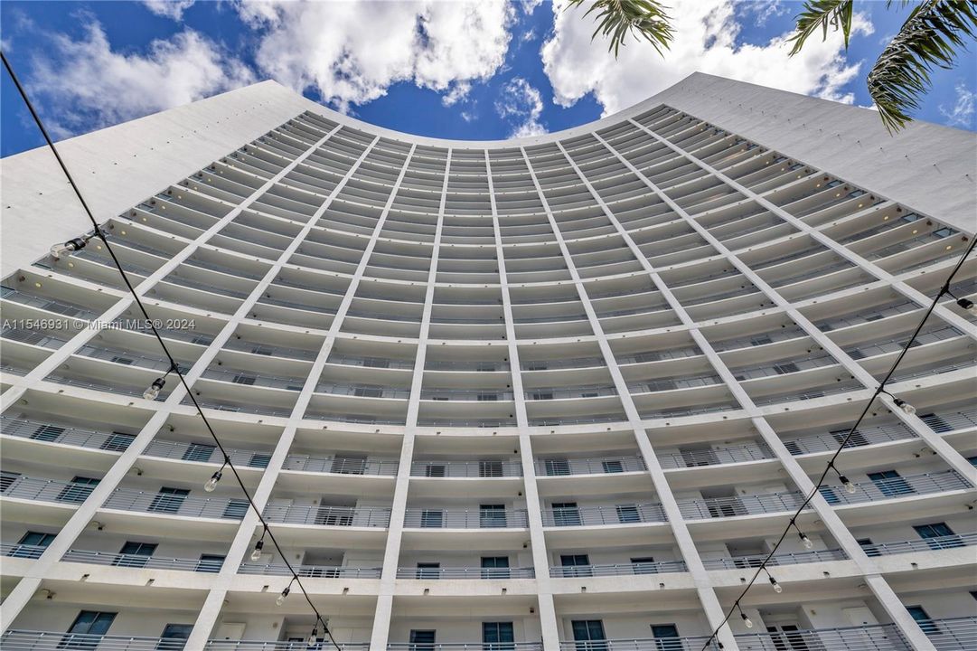 Recently Rented: $3,300 (1 beds, 1 baths, 773 Square Feet)