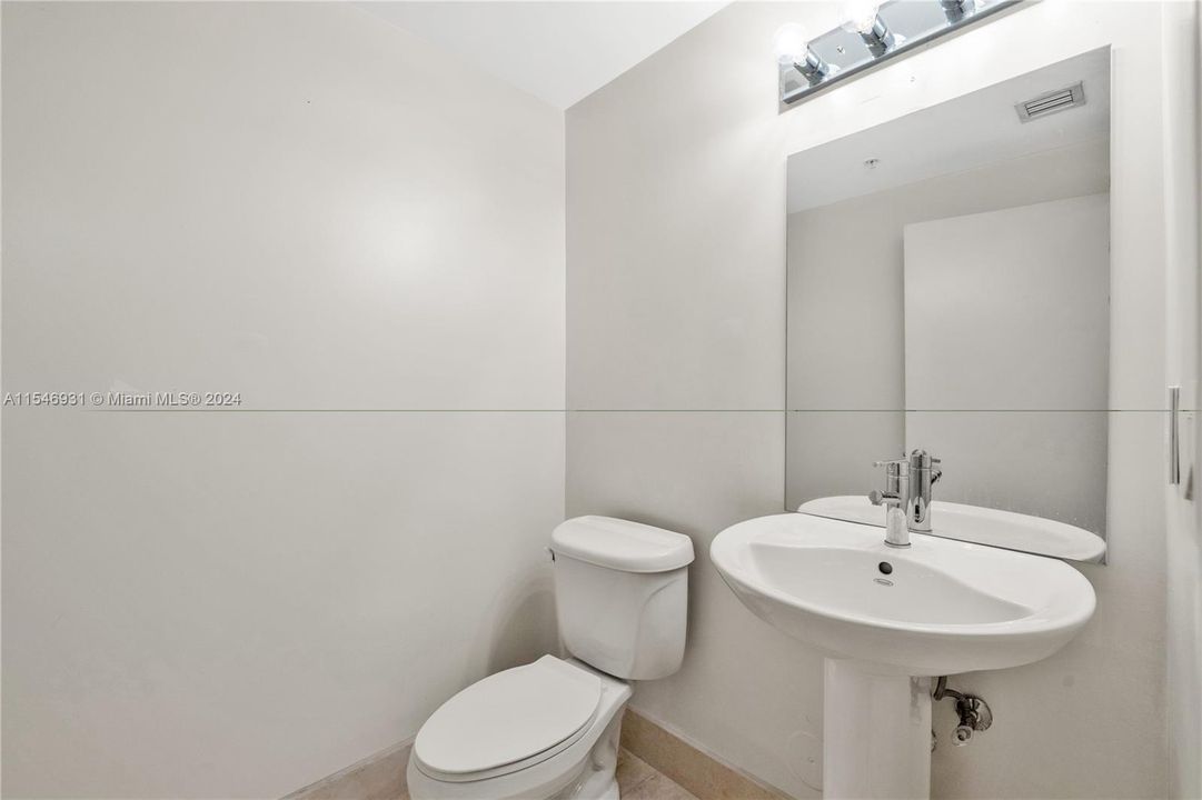 Recently Rented: $3,300 (1 beds, 1 baths, 773 Square Feet)