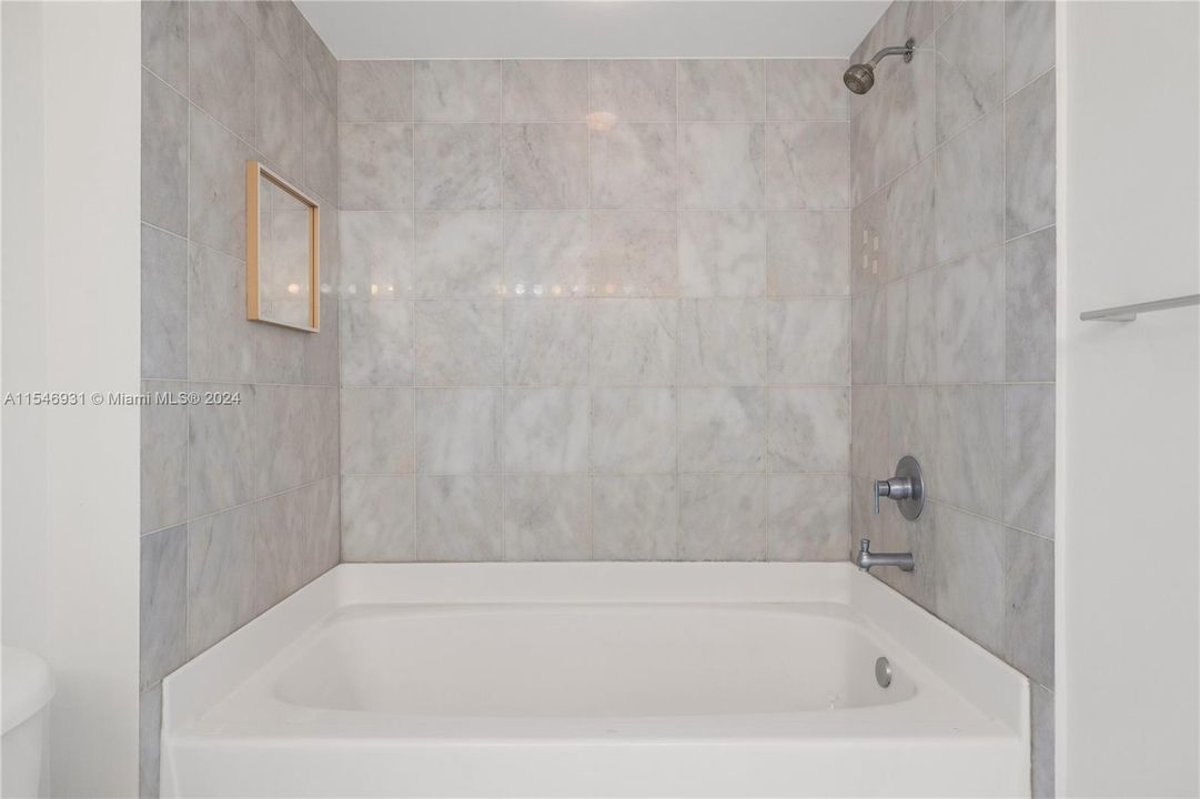 Recently Rented: $3,300 (1 beds, 1 baths, 773 Square Feet)