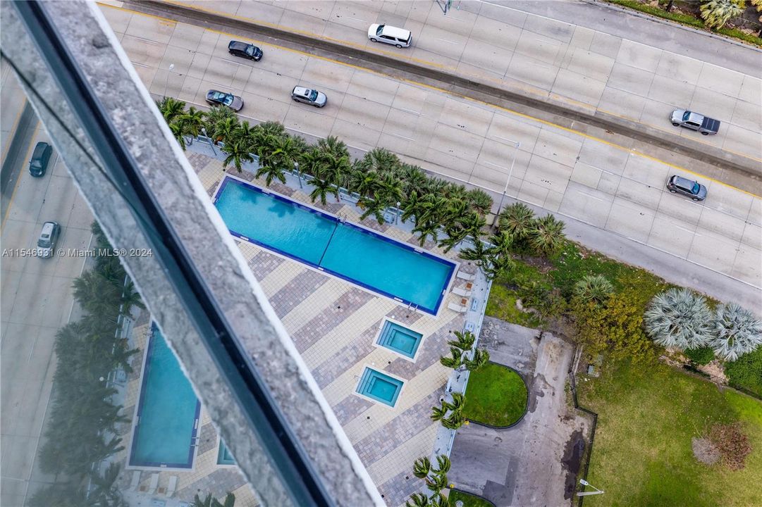 Recently Rented: $3,300 (1 beds, 1 baths, 773 Square Feet)