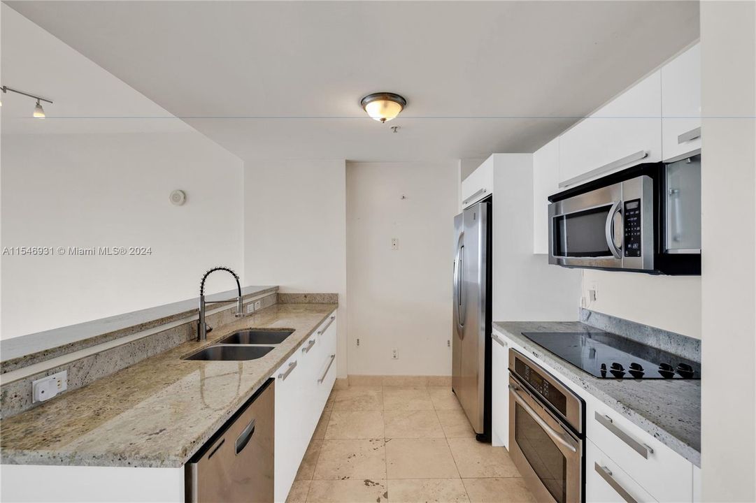 Recently Rented: $3,300 (1 beds, 1 baths, 773 Square Feet)