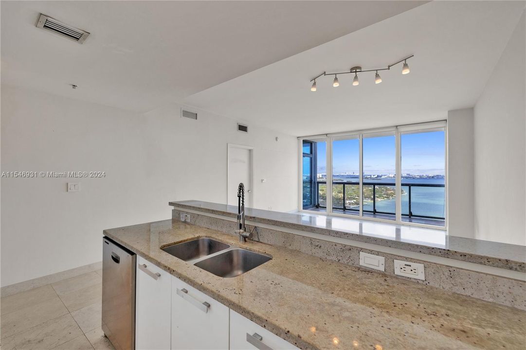 Recently Rented: $3,300 (1 beds, 1 baths, 773 Square Feet)