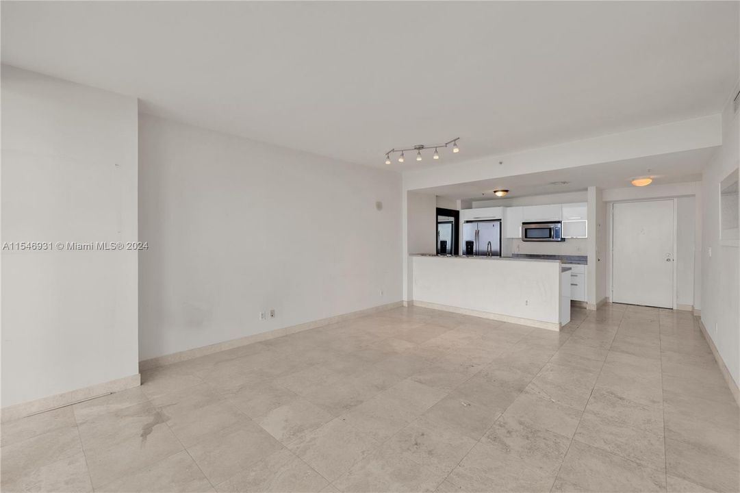 Recently Rented: $3,300 (1 beds, 1 baths, 773 Square Feet)