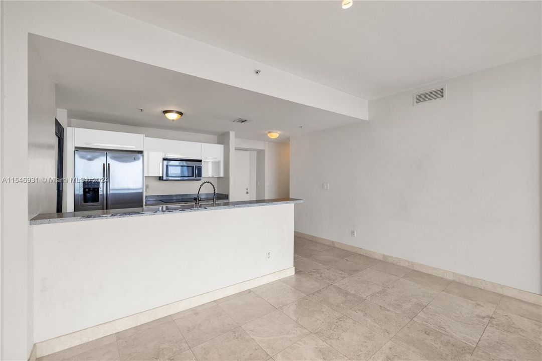 Recently Rented: $3,300 (1 beds, 1 baths, 773 Square Feet)