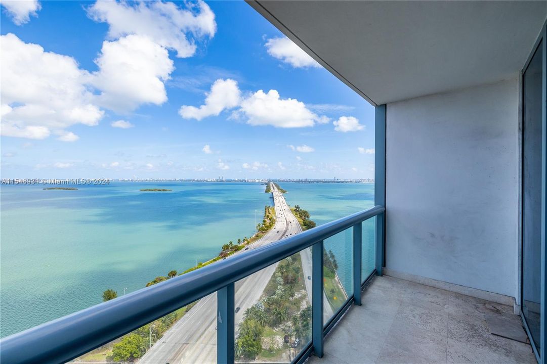 Recently Rented: $3,300 (1 beds, 1 baths, 773 Square Feet)