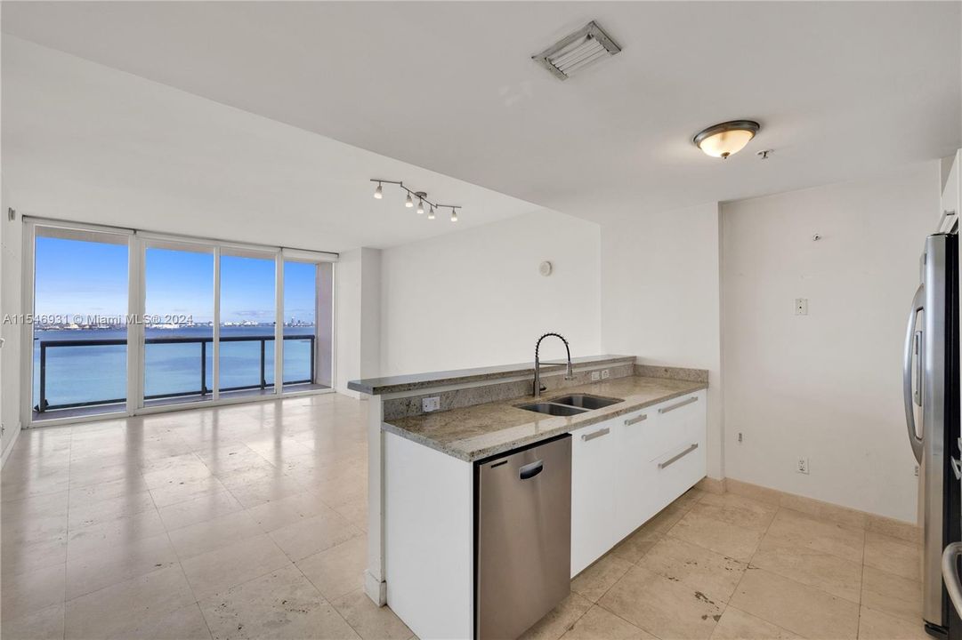 Recently Rented: $3,300 (1 beds, 1 baths, 773 Square Feet)