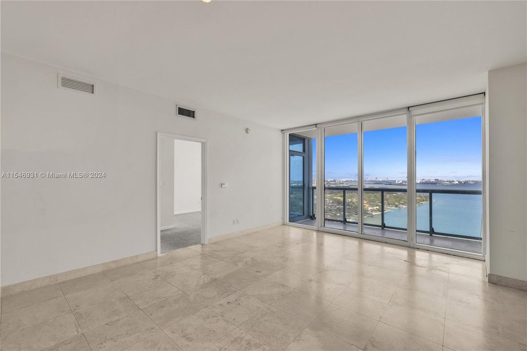 Recently Rented: $3,300 (1 beds, 1 baths, 773 Square Feet)