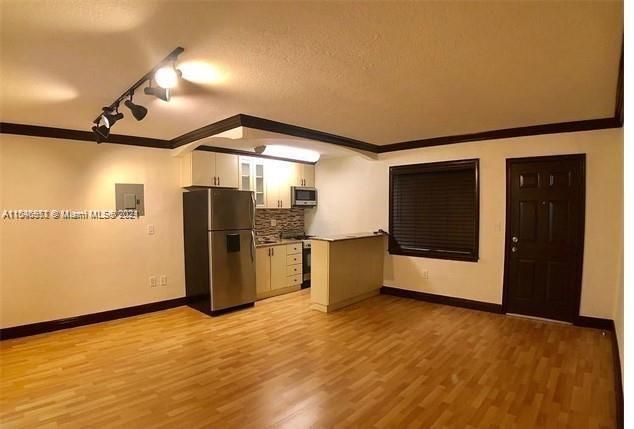 Recently Rented: $1,900 (1 beds, 1 baths, 0 Square Feet)