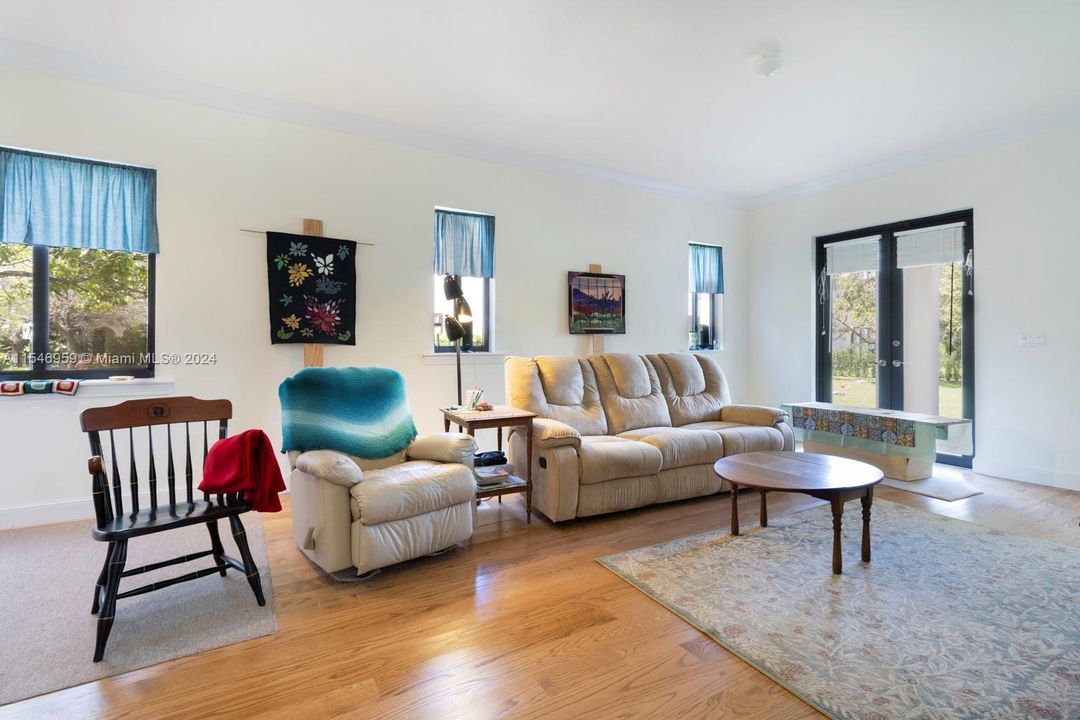 Active With Contract: $1,799,000 (3 beds, 2 baths, 2692 Square Feet)