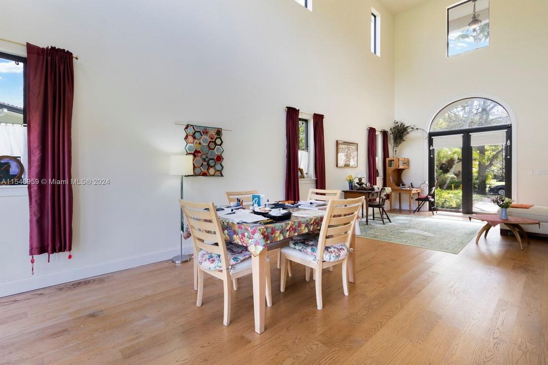 Active With Contract: $1,799,000 (3 beds, 2 baths, 2692 Square Feet)