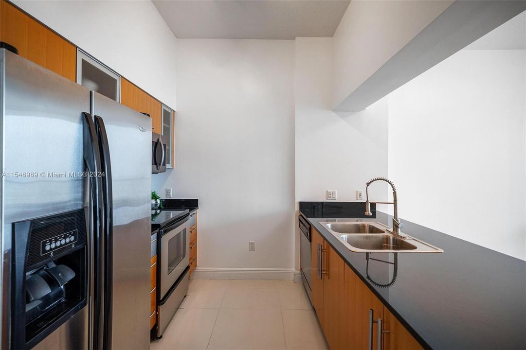For Sale: $415,000 (1 beds, 1 baths, 791 Square Feet)