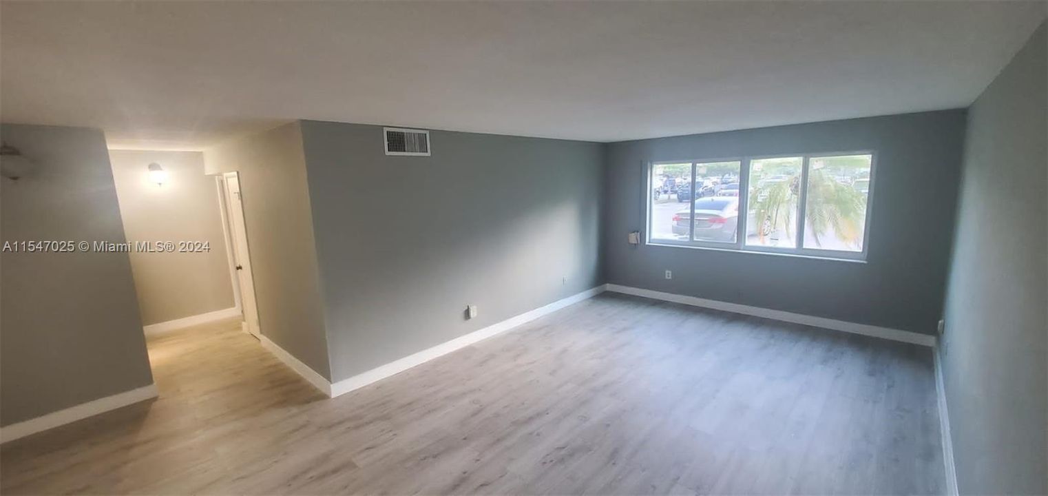 Recently Rented: $1,890 (2 beds, 1 baths, 1075 Square Feet)