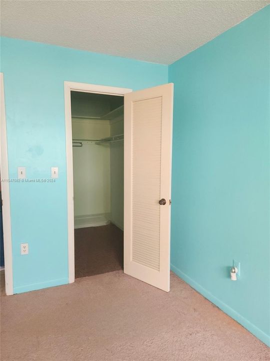 Active With Contract: $90,000 (1 beds, 1 baths, 640 Square Feet)