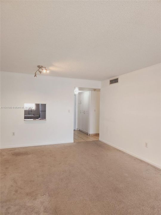 Active With Contract: $90,000 (1 beds, 1 baths, 640 Square Feet)