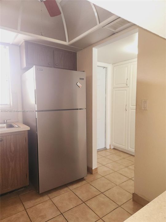 Active With Contract: $90,000 (1 beds, 1 baths, 640 Square Feet)