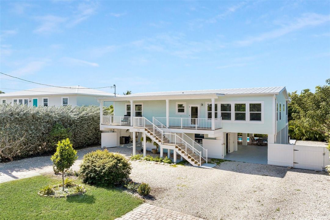 Recently Sold: $948,000 (2 beds, 2 baths, 1350 Square Feet)