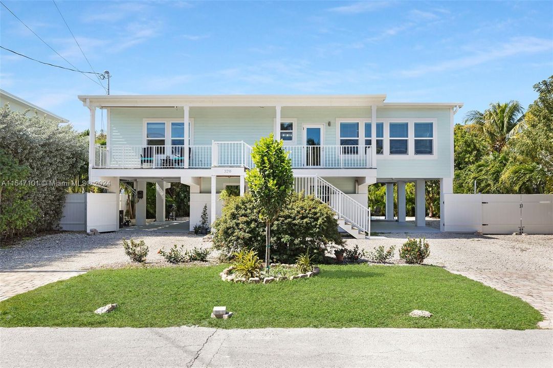 Recently Sold: $948,000 (2 beds, 2 baths, 1350 Square Feet)