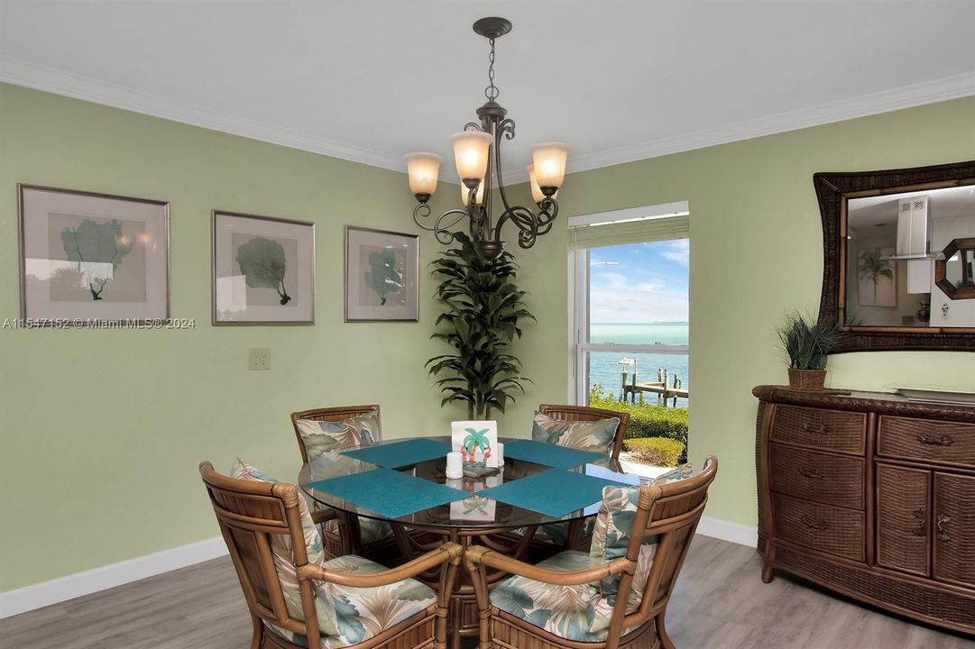 For Sale: $1,100,000 (2 beds, 2 baths, 1387 Square Feet)