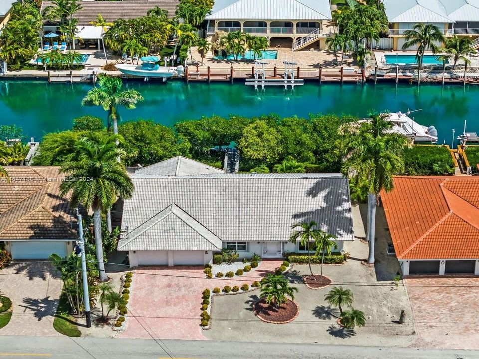 For Sale: $1,995,000 (3 beds, 2 baths, 2390 Square Feet)