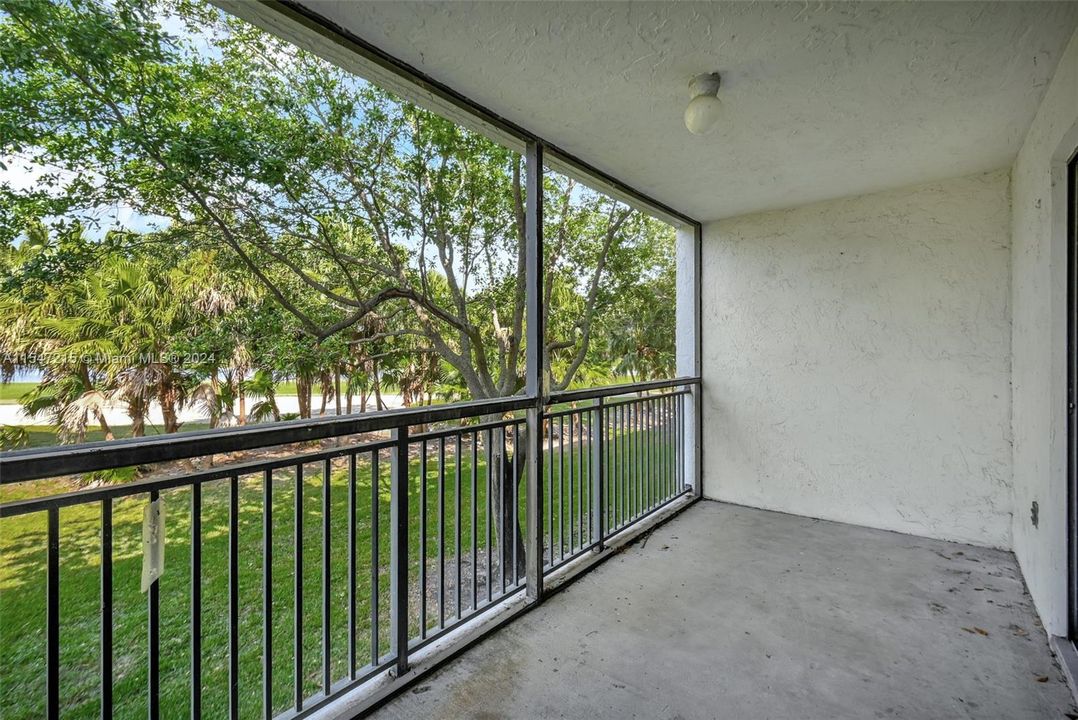 For Sale: $319,500 (2 beds, 2 baths, 1220 Square Feet)