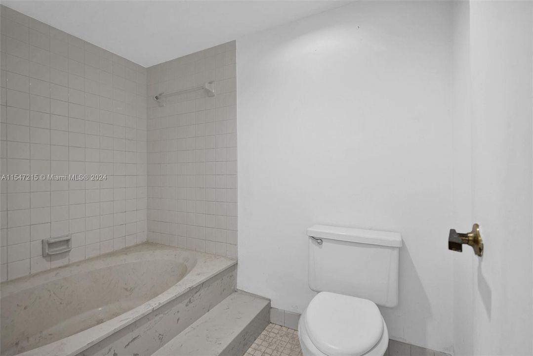 待售: $319,500 (2 贝兹, 2 浴室, 1220 平方英尺)