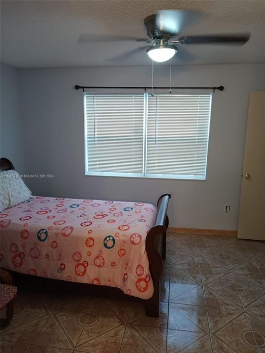 For Rent: $1,200 (0 beds, 1 baths, 1661 Square Feet)