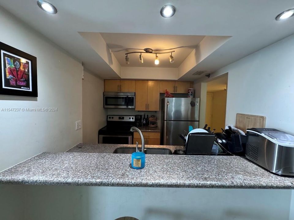 For Sale: $380,000 (2 beds, 2 baths, 914 Square Feet)